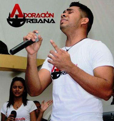 Vocalista de Adoración Urbana, Líder Juvenil