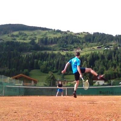 ich frage mich jeden tag ob da draußen nicht eine person exestiert die mich so liebt wie ich bin