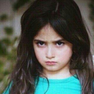 ‏​عنيدهہْ . . وْاللي بـ رآسي آسوْيـہ , لوْ يقوْلوْن آمَششِي خطوْهہْ ~ آقوْوْل : مَعليش المَسـافـہ بعّ‘ـييدهہْ . *SA*.