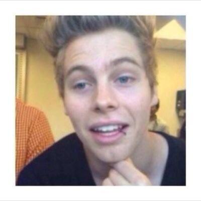 follow @wildhemmo96 ?