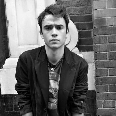 Better keep an eye on your girlfriend mate. I hear they love musicians. // Slytherin // 18+ MC //