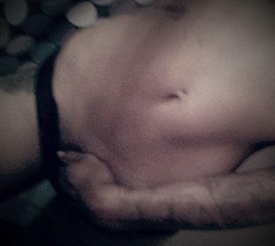 SquirtTriuqs's profile picture. Please be 21+  Queer Stoner, embracing my squirting skills.  || Find me on tumblr