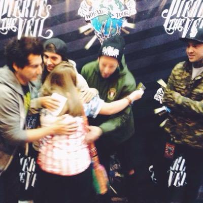 TWEET ME OR DM ME PICTURES FROM TWT OR JUST ANY pICTURE OF YOU MEETING ANYBODY FROM SWS OR PTV