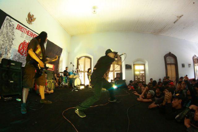 VOCAL @hellpyox,GUITAR @jhonTardi BASS @chessilgrind,DRUM @Yudha PB. GRINDCORE CERIA ASOY GEBOY SYALALA