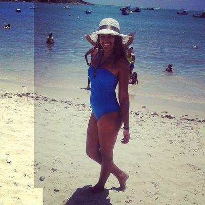 Sempre me sinto feliz, sabes por que?  Porque n espero nada de ninguém. Espera sempre dói.Os problemas não são eternos sempre tem solução.