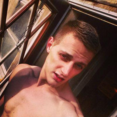 Eur0wned's profile picture. Who needs a Bio when you have race cars and family? ;)