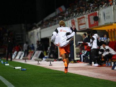 清水エスパルスファンの方フォローお願いします。          御前崎住みサポーター歴9年                                       『残留を喜ぶとともに、来年は優勝争いを！！』