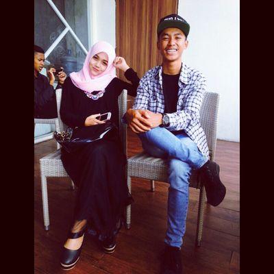 Kabar buruknya, hidup tak akan pernah sempurna. Kabar baiknya, aku tak perlu hidup yg sempurna untuk menikmatinya. Because all belongs only to Allah, MNHanafi♥