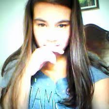 Gadis SMA. Likes singing but not a singer. Likes dancing but not dancer3