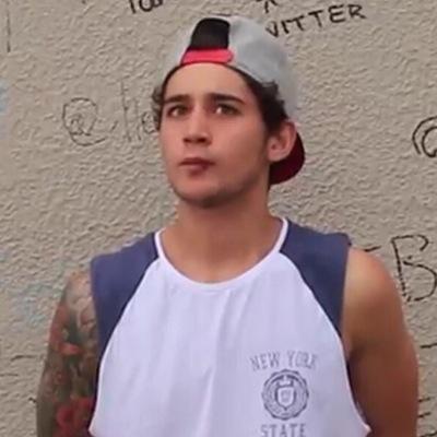 hippie_luke's profile picture. i love @LouisTomlinoops | too many other people i love | (dont even like reggie)