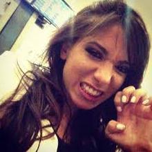 @Anitta disseram q era moda,
eu segui trabalhando,
os bico se incomoda,
pq a moda ta durando!
