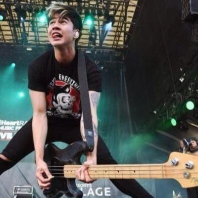 I promise I'm not a new fan! 0/4 following. I had to change accounts