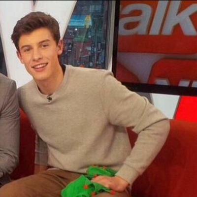 i just gave you a free follow, follow @pxlisades please? :)