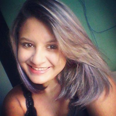 Sagitariana,17 anos,Flαmenguistα,Ciumentα,Shata,Preguiçosa, Mimada,Orgulhosa, Sou tudo menos Perfeiita :)