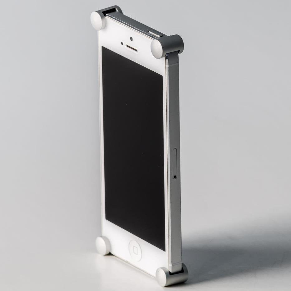 Why hide your iPhone in a case? Corners protect your phone with style. http://t.co/Xbrcg21VDt