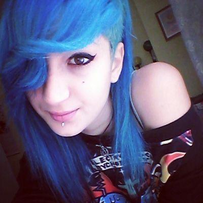 Non posso annegare i miei demoni, sanno nuotare.