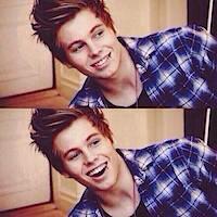 go and be a wonderful person and follow @latest1dand5sos and/or @bethlauradd 
both are one direction/5sos accounts