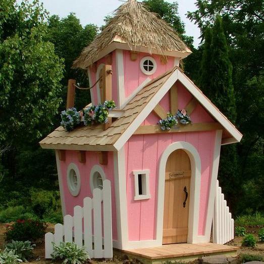 Award-winning, whimsical playhouse designs that inspire families of all shapes and sizes!