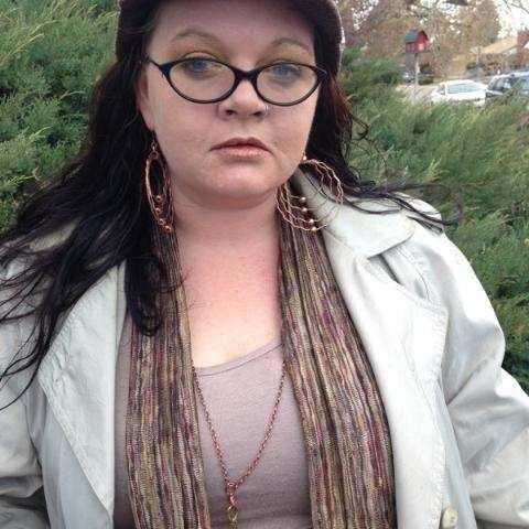SAHM, freelance blogger, lover of life, spiller of things, forgetter of words, know it all, laugher, aspirirer, occassional success