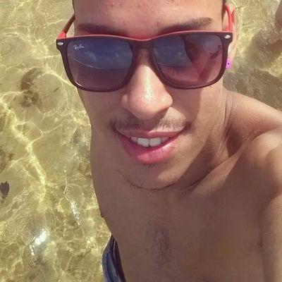 musico-percussionista 19 anos paixes ..

Fé no pai que o inimigo cai. amen