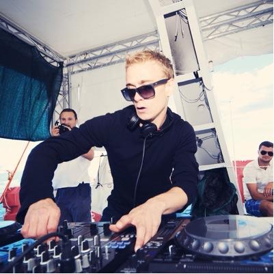 Ryeland Fans Indonesia - Kuta - Bali :D He rocked the shit out of the skygarden was legendary like :S
