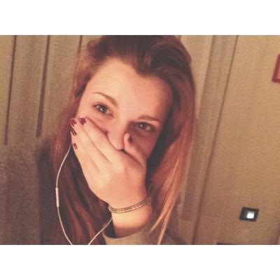 SaraMetta's profile picture. “Ti brillano gli occhi anche quando dici che è solo un coglione.”