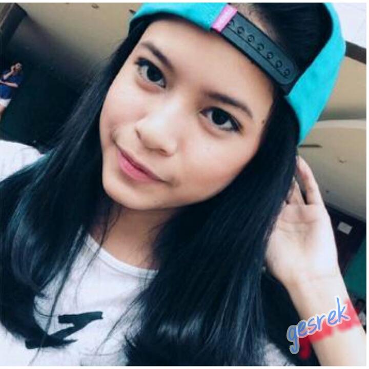 hii,w terlahir sbgai bidadari,namun syng sekali otak w sedkit gesrek.w jg sering dipakai orangorang bwat kantongin belanjaan.lam kenal sj;)