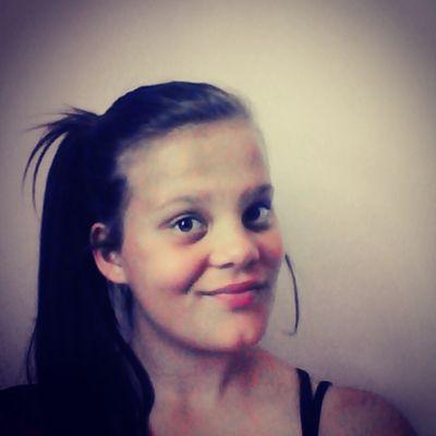 Netbal and acting chic.Love music and hanging out with my friends.Love to party!