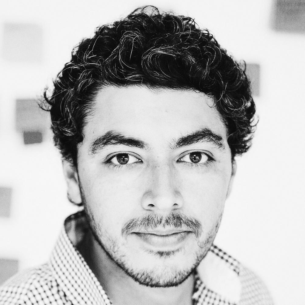 Diseñador UX, fotógrafo oficial de Fabio (mi hijo) y amante de la cerveza (de todas).