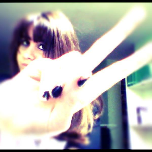 irenejustlove's profile picture. Aquí es donde te digo algo de mi pero si soy yo soy quien roba uno de los calcetines en las labadoras y quien rompe las galletas maria