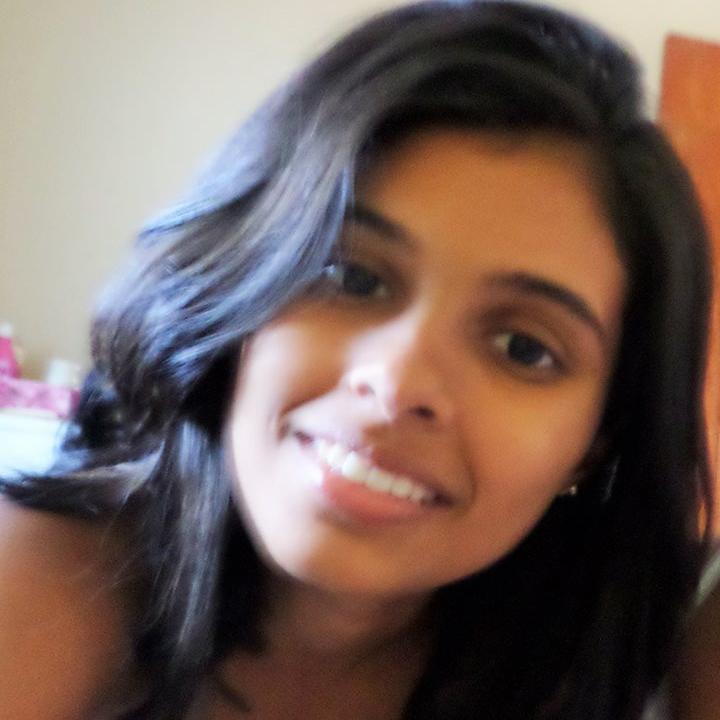 -apenas uma garotinha ,vivendo seu mundinho ,tentando ser feliz com o seu jeitinho de ser -não gostou ?)=O
vai no inicioo que vai encontrar coisa bem  pioor !²