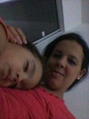 Amo minha família, dormir, pizza e relaxar vendo um bom filme.