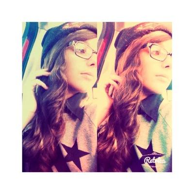 •Mi cabeza como la cerveza, fría.• [sexo, extremoduro, weed, ¿más para pedir?] •Venecia en mis ojos.• {@LittleShady__ , pequeño.} Rapera, fin. xxiii.