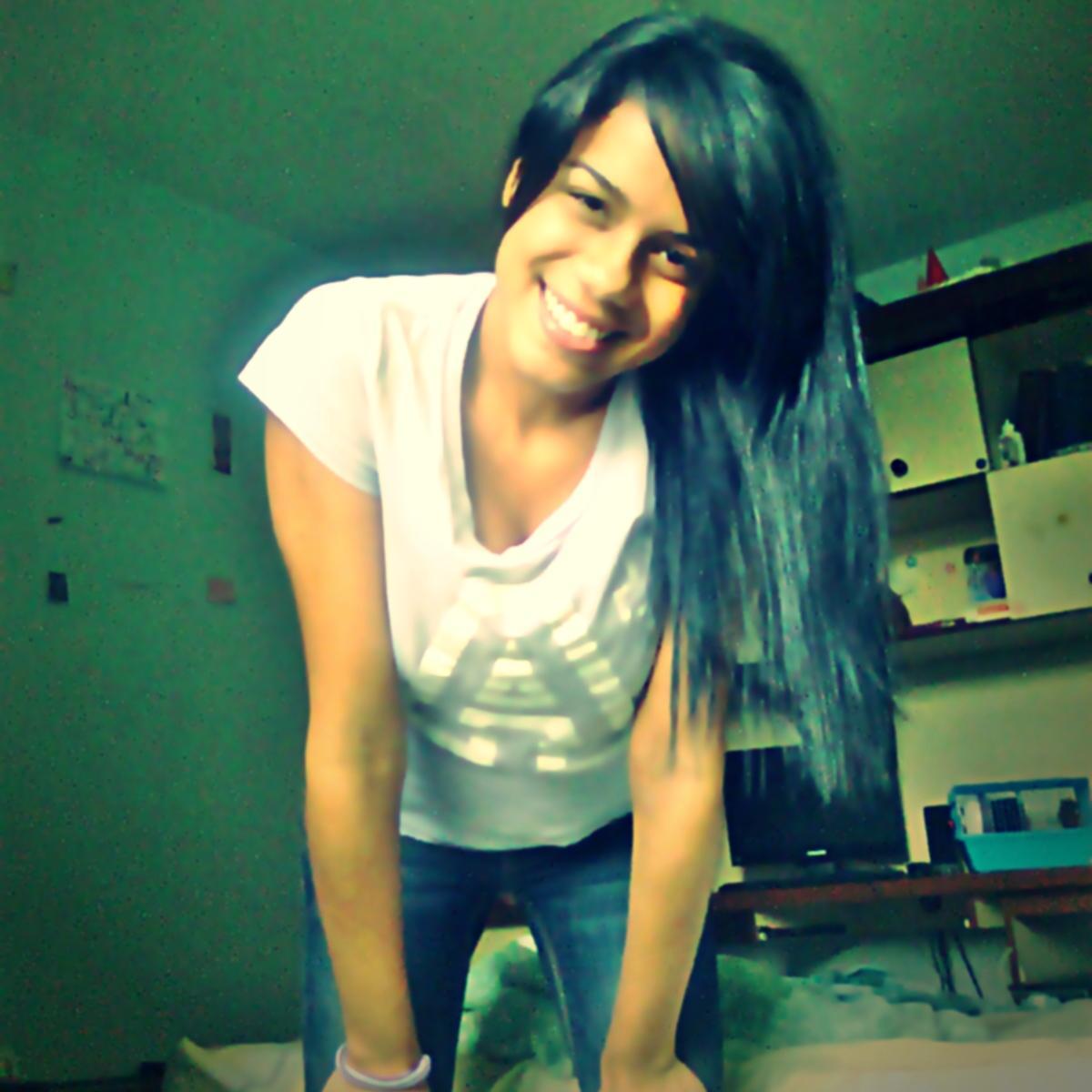 18. Bachiller de la República. No importa lo que digan los demás haz lo que te haga feliz.Contando los dias para verte hija! FELIZMENTE CON ELღ 12.12.13