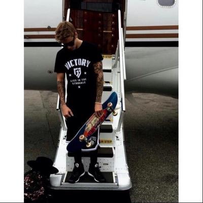 @justinbieber is my life. @carlyraejepsen thank you so much for following me.