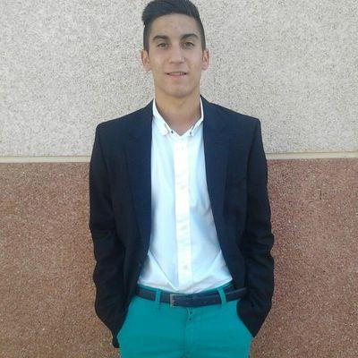 Yo no cambio por nadie ... Mejoro por quien lo merece.