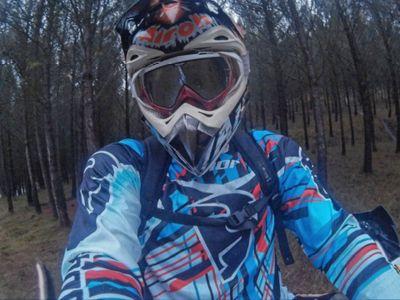 Mecánico y loco por el enduro. Racing for life. Instagram: isra_briones95