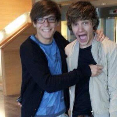 hey! you should follow @umbroulla because she gave you this free follow ;-)