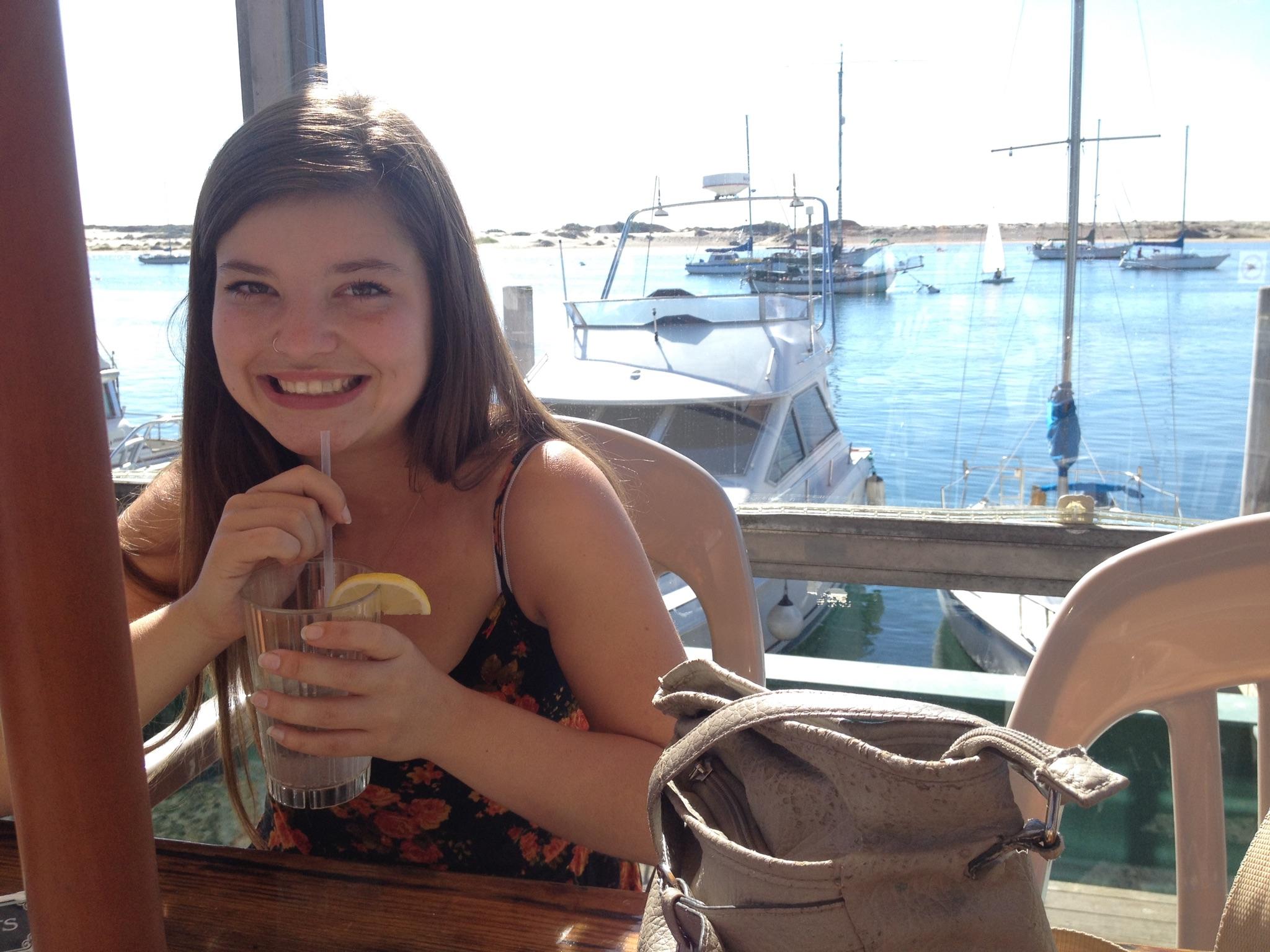 AllieInWndrland's profile picture. Wag more, bark less