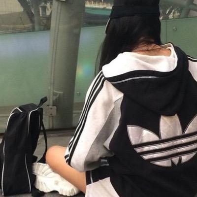 monik_ssam's profile picture. 