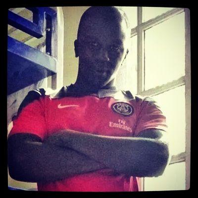 PoInconnu76's profile picture. Dans ma grotte au calme Boy CR que des freres Boy Billet violet Billet vert Boy 250ch Boy toujours au top comme a l'epoque ou sniffer Vandamme Boy au calme Boy