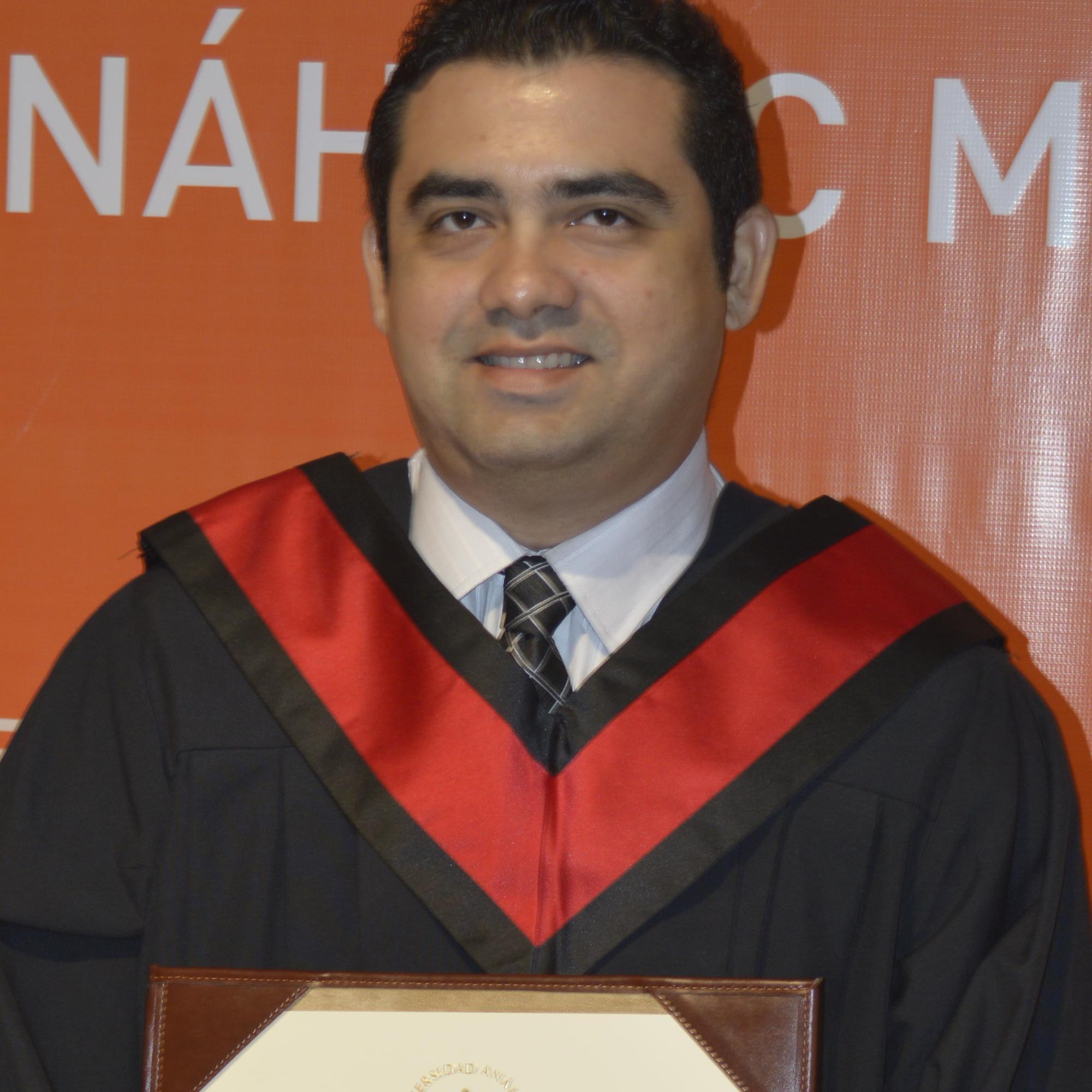 Licenciado en Derecho y Maestro en Derecho Empresarial