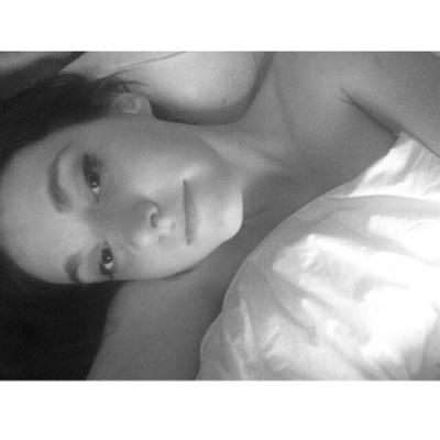 universalqueeen's profile picture. hungry and sleepy 24/7, crissybby is my bby and boobs