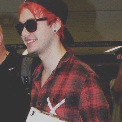 follow @purelyclifford she follows back