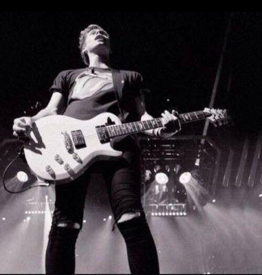 I love alot of bands follow me a follow back /Muke af/ [Texas]