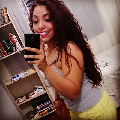 Leonina, estudante de gestão hospitalar, dançarina, acrobata, são paulina, feliz e apaixonada pela vida, prazer.