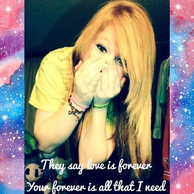 sarahwoffical's profile picture. I'm 14 in New York. 
I Sing. 
yeah.