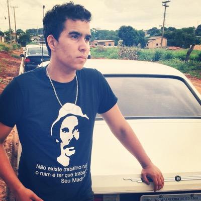 LOUCO, é aquele que vive intensamente a sua vida!!! Quando pensar em desistir, lembre do esforço que foi ter começado..(y )