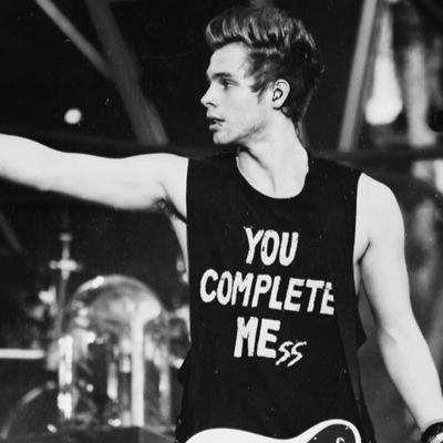 could you please go and follow @wildhemmo96 ?