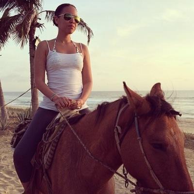 Phania JB - Social media consultant & travel addict. My perfect world is a mix of #Geek #graphic #animals #golf #Yoga and a lot of #travel.